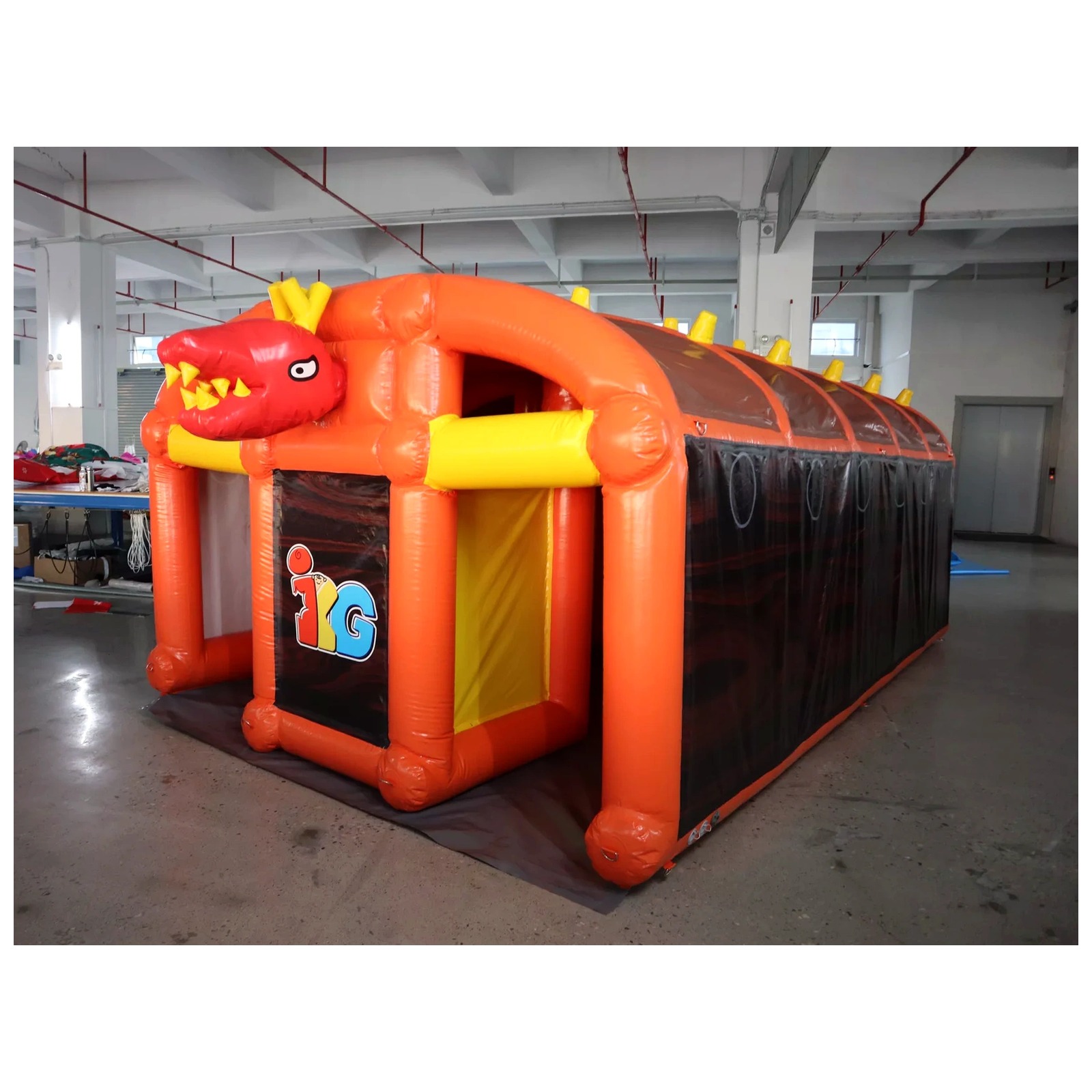Outdoor Adventure Rentals - Mê cung bơm hơi màu cam